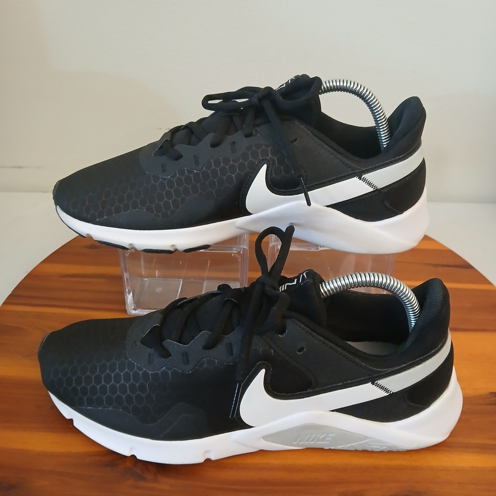 Nike Legend Essential 2 Womens 10 Black Running Shoes Sneakers CQ9545-001